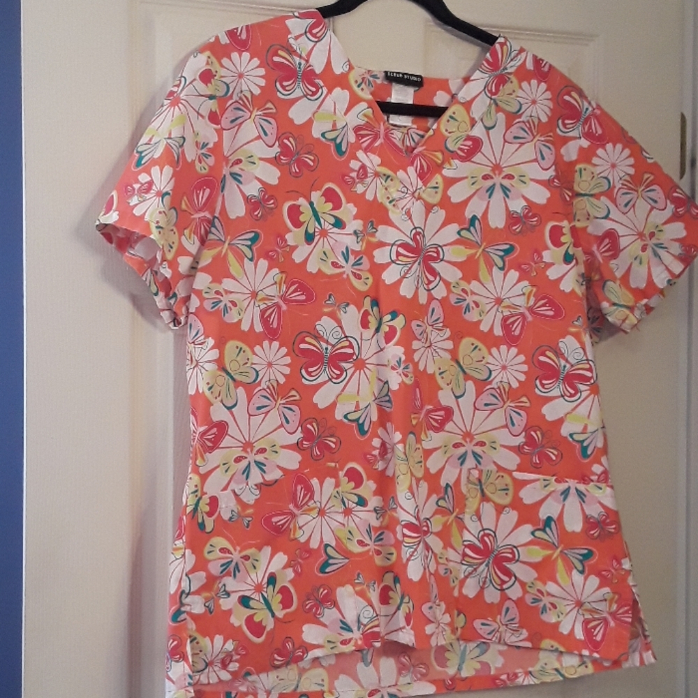 Scrub Studio Top Spring Pink Floral Butterflies L
